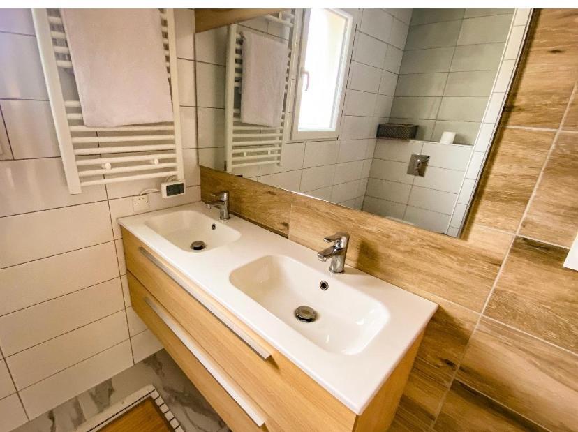 Maison Au Calme Avec Piscine Riviere-Saas-et-Gourby ภายนอก รูปภาพ